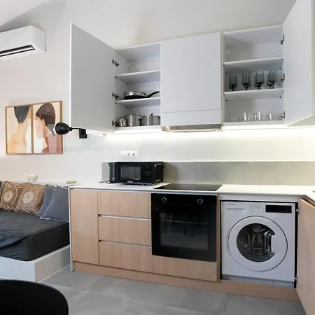 Semeli Lux Apt, * Siviri