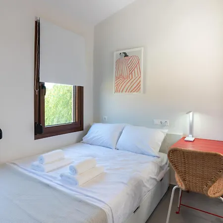 Semeli Lux Apt, * Siviri