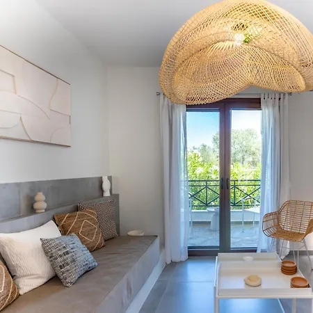 Semeli Lux Apt, * Siviri