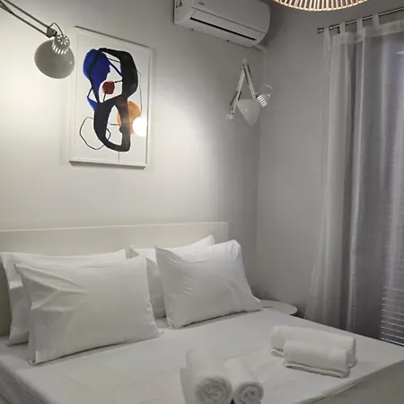 Semeli Lux Apt, * Siviri