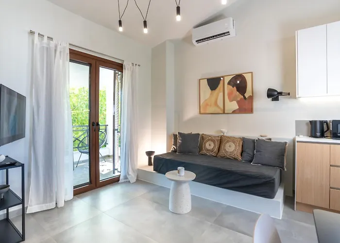 Semeli Lux Apt, Siviri