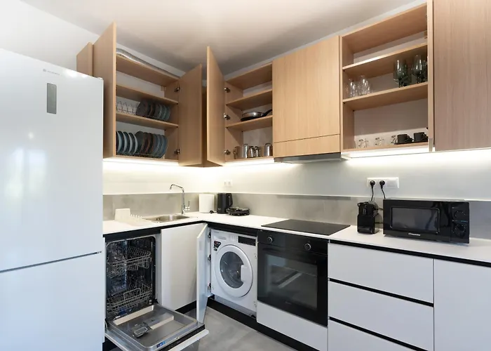 Semeli Lux Apt, Siviri