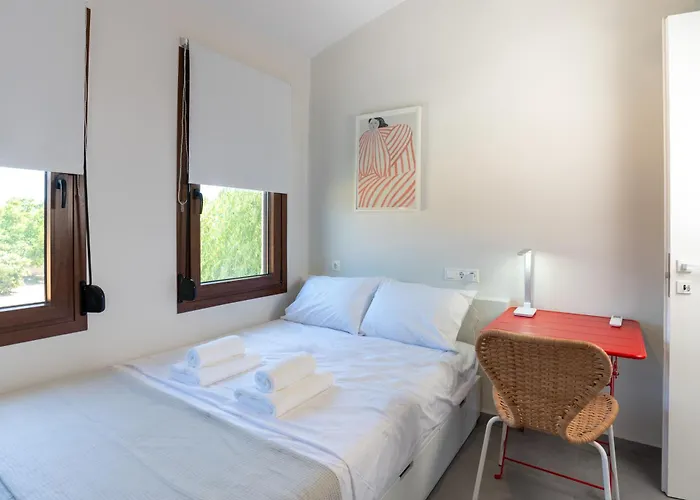 Semeli Lux Apt, * Siviri