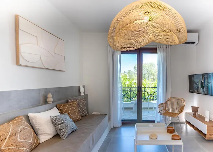 Semeli Lux Apt, * Siviri