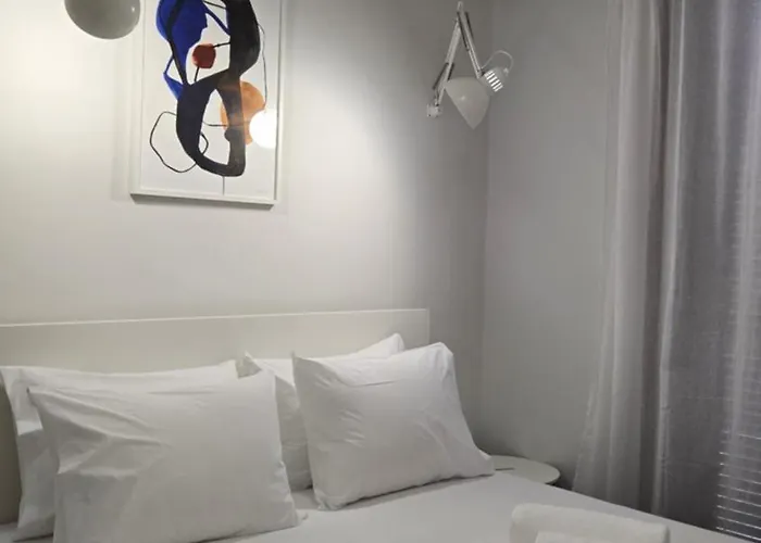 Semeli Lux Apt, * Siviri