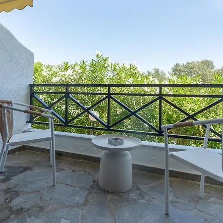 Semeli Lux Apt, סיווירי