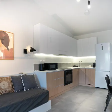 Semeli Lux Apt, * סיווירי