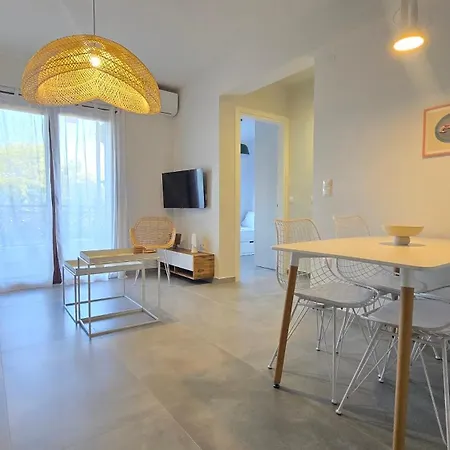 Semeli Lux Apt, * סיווירי